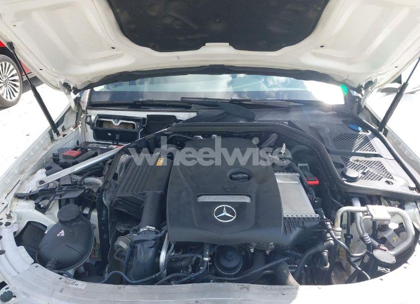 Photo 10 of 2015 Mercedes-benz C 300 4MATIC/LUXURY 4MATIC/SPORT 4MATIC (VIN 55SWF4KB7FU022875)