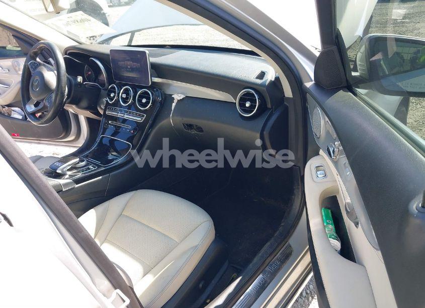 Photo 5 of 2015 Mercedes-benz C 300 4MATIC/LUXURY 4MATIC/SPORT 4MATIC (VIN 55SWF4KB7FU033147)