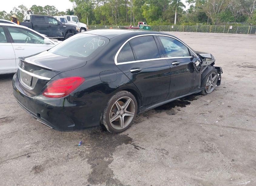 Photo 4 of 2015 Mercedes-benz C 300 4MATIC/LUXURY 4MATIC/SPORT 4MATIC (VIN 55SWF4KB7FU048828)