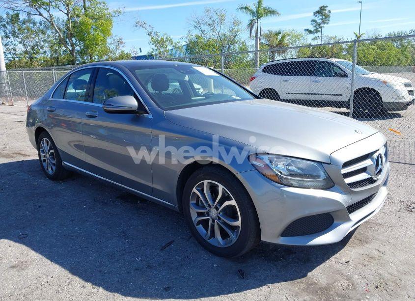 2016 Mercedes-benz C 300 (VIN 55SWF4KB7GU138417) main photo