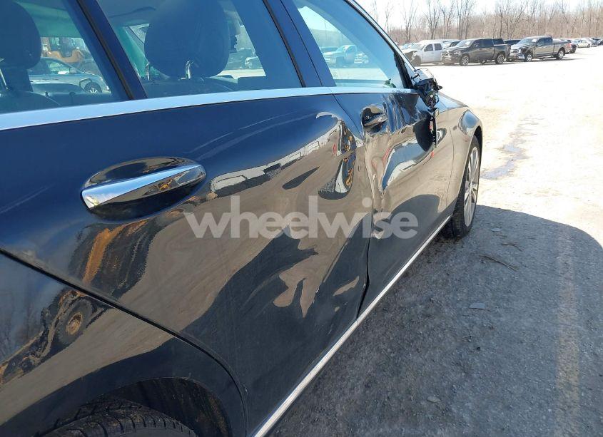 Photo 18 of 2017 Mercedes-benz C 300 4MATIC/LUXURY 4MATIC/SPORT 4MATIC (VIN 55SWF4KB7HU184461)