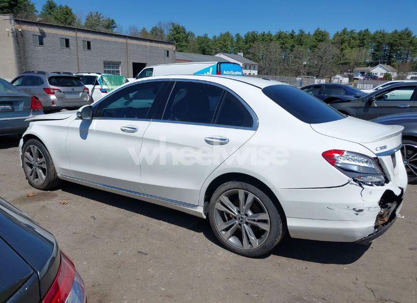 Photo 14 of 2018 Mercedes-benz C 300 4MATIC (VIN 55SWF4KB7JU235656)