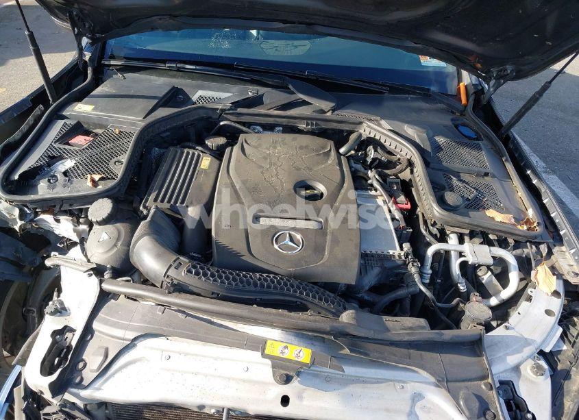 Photo 10 of 2015 Mercedes-benz C 300 4MATIC/LUXURY 4MATIC/SPORT 4MATIC (VIN 55SWF4KB8FU030709)