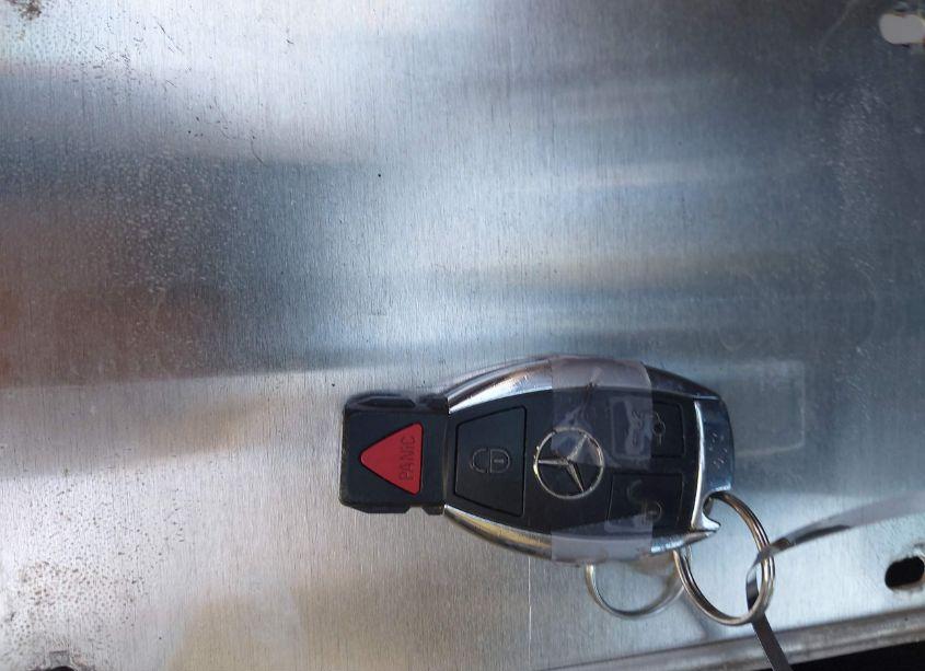 Photo 11 of 2015 Mercedes-benz C 300 4MATIC/LUXURY 4MATIC/SPORT 4MATIC (VIN 55SWF4KB8FU034839)