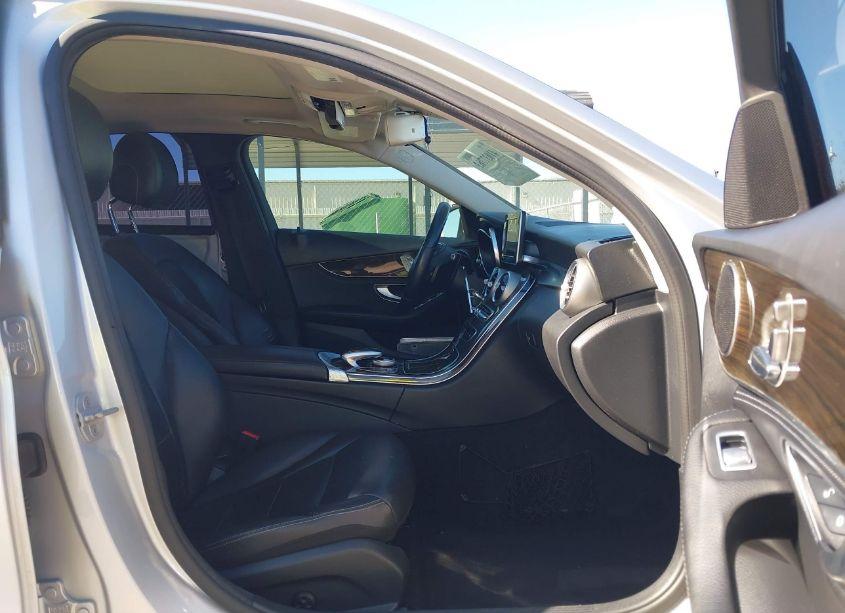 Photo 5 of 2015 Mercedes-benz C 300 4MATIC/LUXURY 4MATIC/SPORT 4MATIC (VIN 55SWF4KB8FU034839)