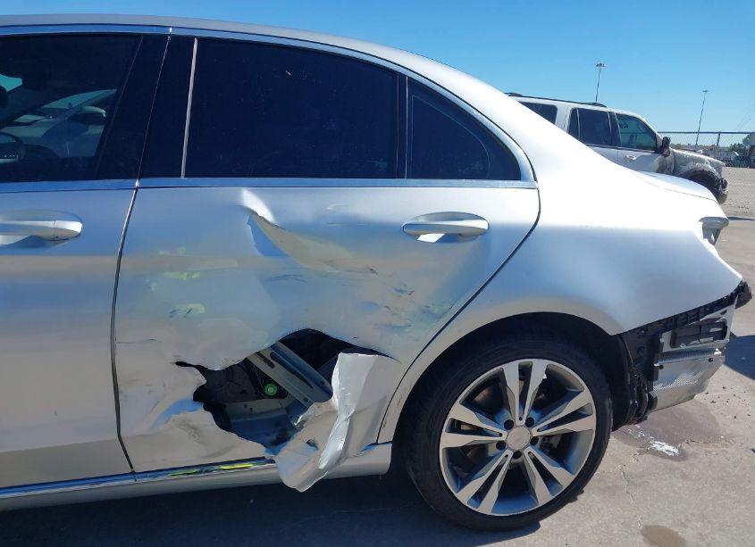 Photo 6 of 2015 Mercedes-benz C 300 4MATIC/LUXURY 4MATIC/SPORT 4MATIC (VIN 55SWF4KB8FU034839)