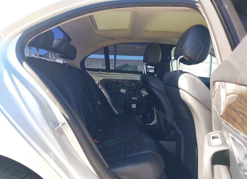 Photo 8 of 2015 Mercedes-benz C 300 4MATIC/LUXURY 4MATIC/SPORT 4MATIC (VIN 55SWF4KB8FU034839)