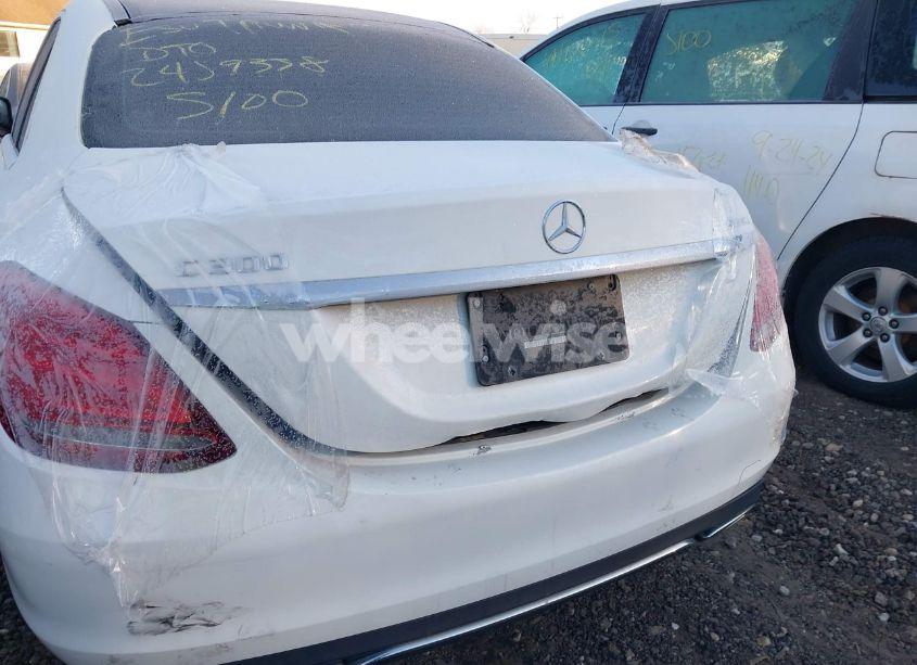 Photo 6 of 2015 Mercedes-benz C 300 4MATIC/LUXURY 4MATIC/SPORT 4MATIC (VIN 55SWF4KB8FU035523)