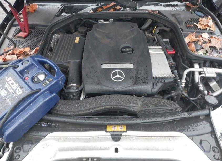 Photo 10 of 2015 Mercedes-benz C 300 4MATIC/LUXURY 4MATIC/SPORT 4MATIC (VIN 55SWF4KB8FU038485)