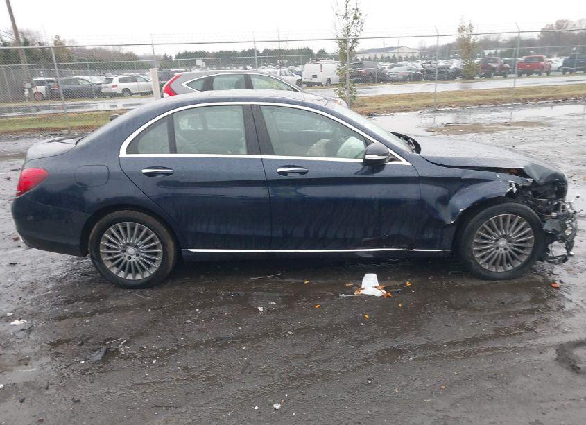 Photo 13 of 2015 Mercedes-benz C 300 4MATIC/LUXURY 4MATIC/SPORT 4MATIC (VIN 55SWF4KB8FU038485)