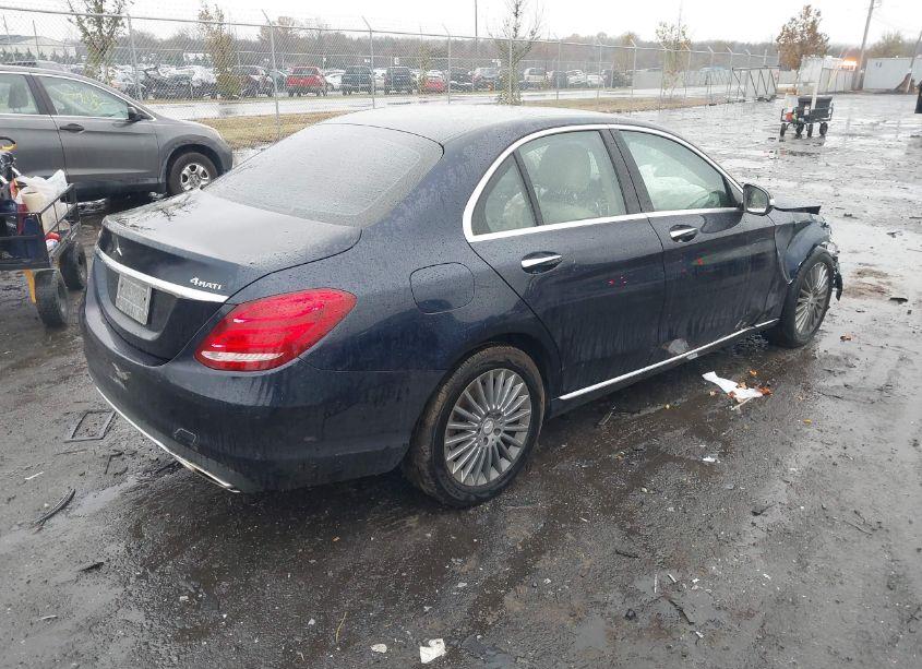 Photo 4 of 2015 Mercedes-benz C 300 4MATIC/LUXURY 4MATIC/SPORT 4MATIC (VIN 55SWF4KB8FU038485)