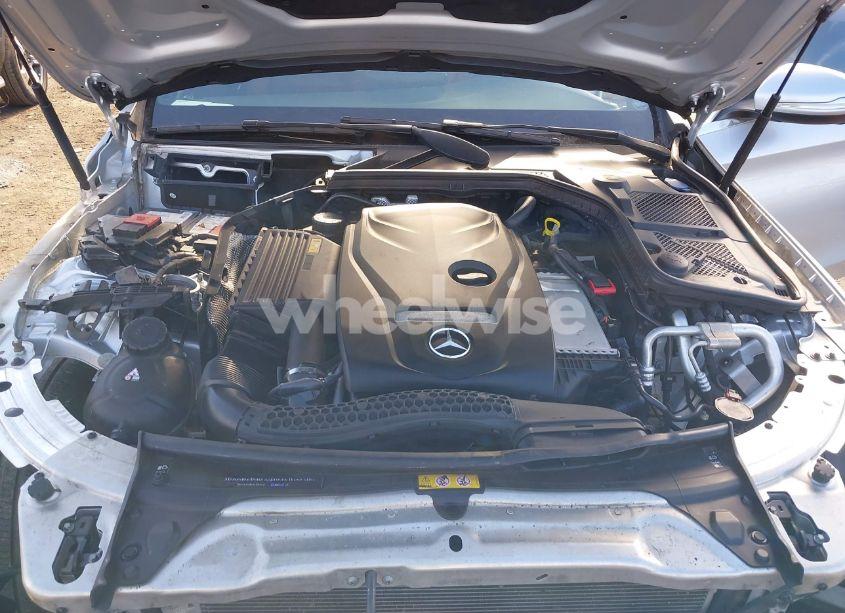 Photo 10 of 2015 Mercedes-benz C 300 4MATIC/LUXURY 4MATIC/SPORT 4MATIC (VIN 55SWF4KB8FU042701)