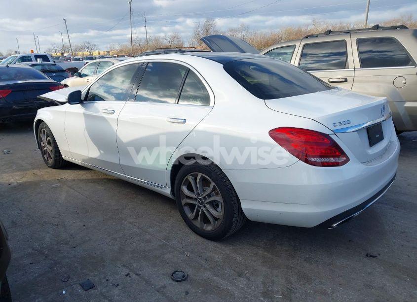 Photo 3 of 2015 Mercedes-benz C 300 4MATIC/LUXURY 4MATIC/SPORT 4MATIC (VIN 55SWF4KB8FU072958)