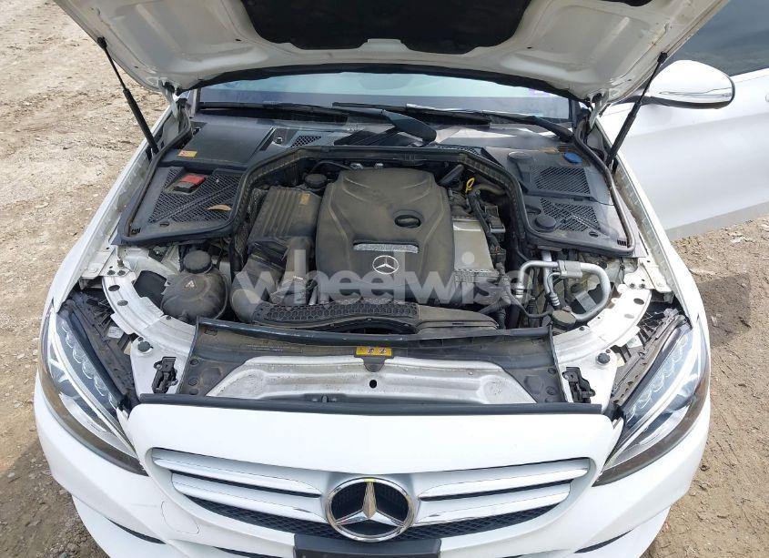 Photo 10 of 2015 Mercedes-benz C 300 4MATIC/LUXURY 4MATIC/SPORT 4MATIC (VIN 55SWF4KB8FU074936)