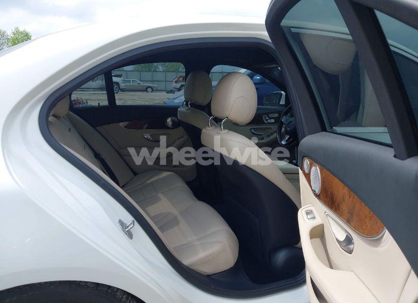 Photo 8 of 2015 Mercedes-benz C 300 4MATIC/LUXURY 4MATIC/SPORT 4MATIC (VIN 55SWF4KB8FU074936)