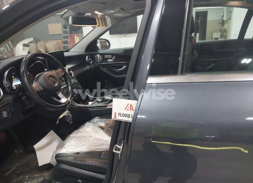 Photo 6 of 2015 Mercedes-benz C 300 4MATIC/LUXURY 4MATIC/SPORT 4MATIC (VIN 55SWF4KB8FU080199)