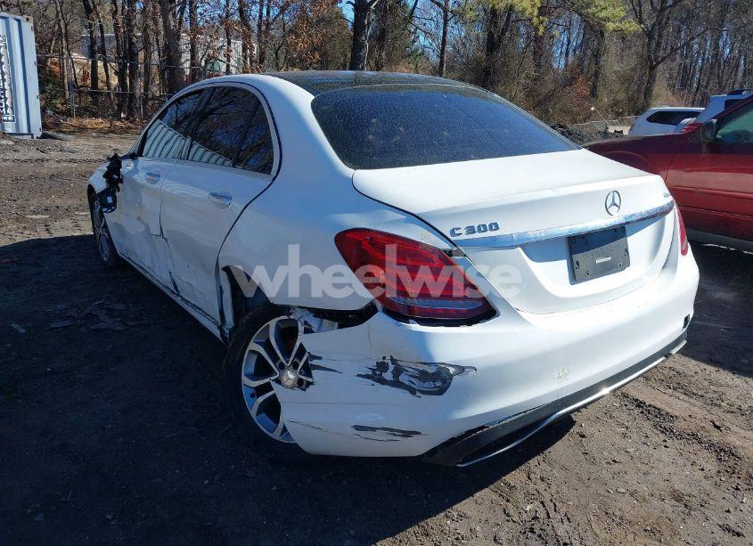 Photo 3 of 2015 Mercedes-benz C 300 4MATIC/LUXURY 4MATIC/SPORT 4MATIC (VIN 55SWF4KB8FU082115)