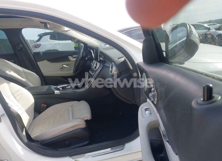 Photo 5 of 2016 Mercedes-benz C 300 4MATIC/LUXURY 4MATIC/SPORT 4MATIC (VIN 55SWF4KB8GU177579)