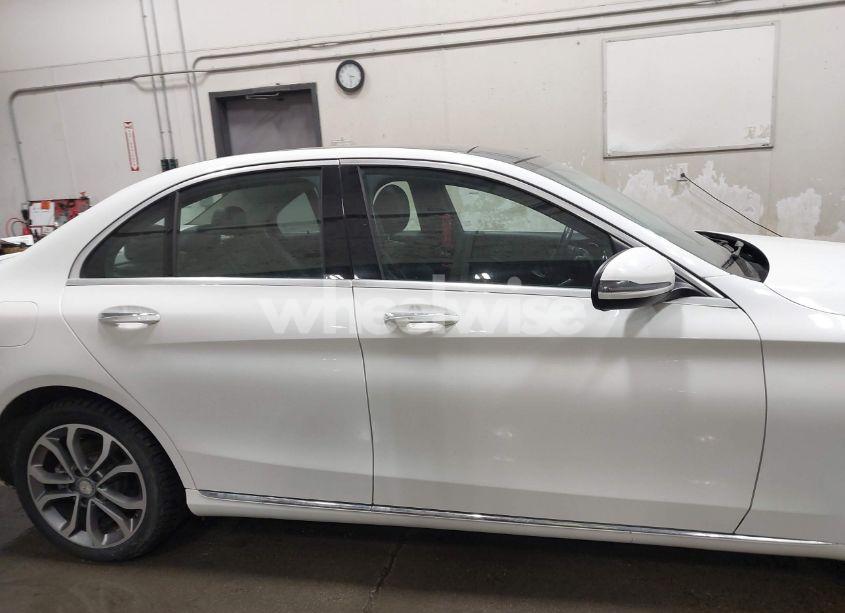 Photo 13 of 2017 Mercedes-benz C 300 4MATIC/LUXURY 4MATIC/SPORT 4MATIC (VIN 55SWF4KB8HU180340)