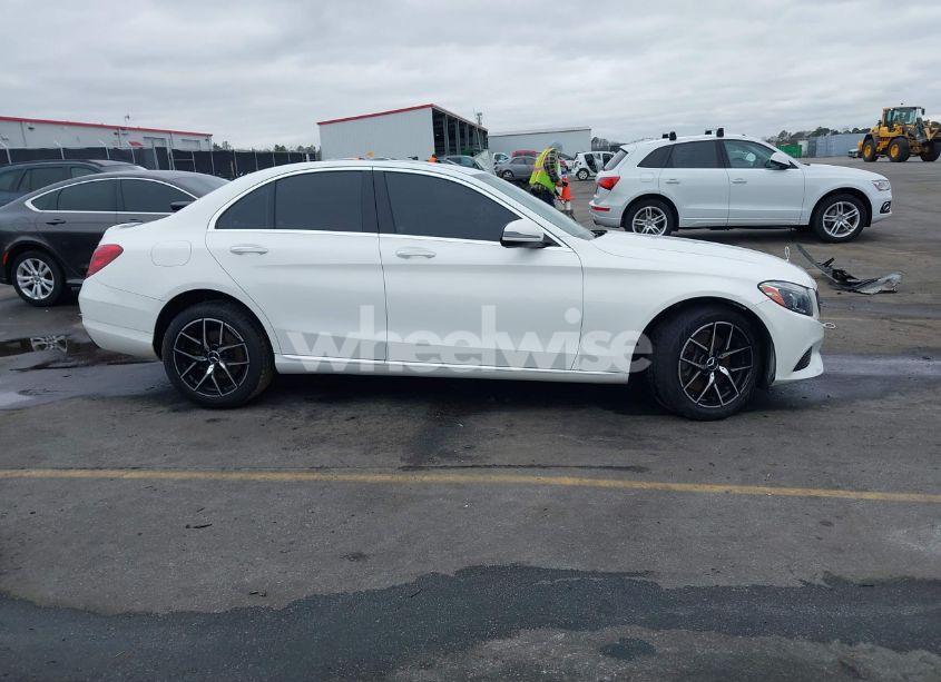 Photo 13 of 2017 Mercedes-benz C 300 4MATIC/LUXURY 4MATIC/SPORT 4MATIC (VIN 55SWF4KB8HU183111)