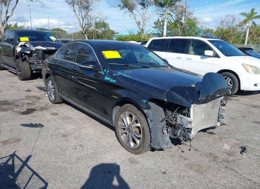 2018 Mercedes-benz C 300 4MATIC (VIN 55SWF4KB8JU262848) main photo