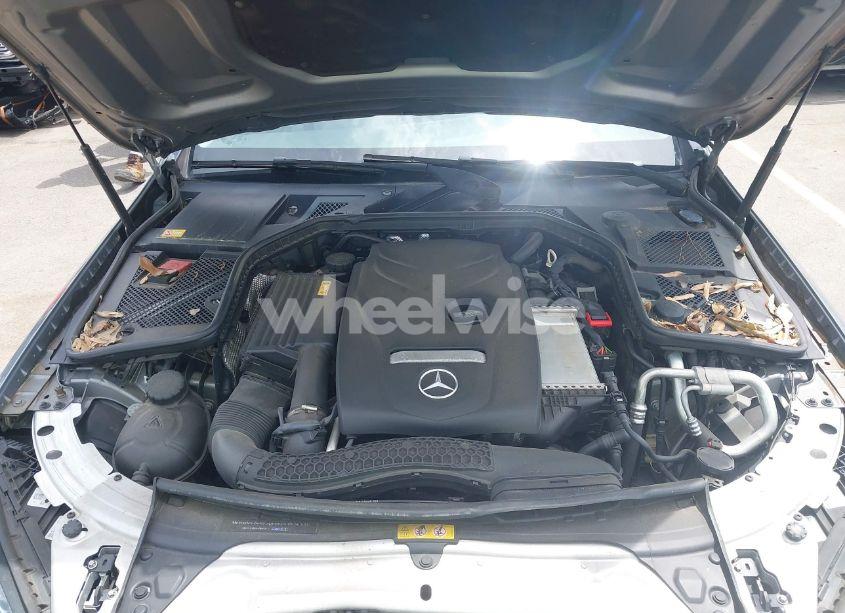 Photo 10 of 2015 Mercedes-benz C 300 4MATIC/LUXURY 4MATIC/SPORT 4MATIC (VIN 55SWF4KB9FU023350)