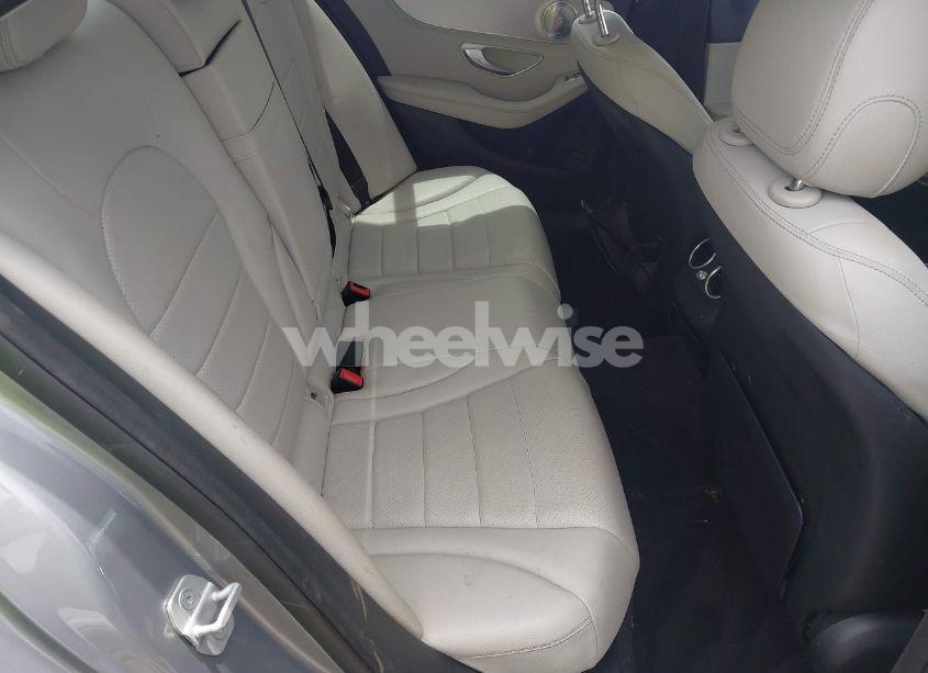Photo 8 of 2015 Mercedes-benz C 300 4MATIC/LUXURY 4MATIC/SPORT 4MATIC (VIN 55SWF4KB9FU023350)