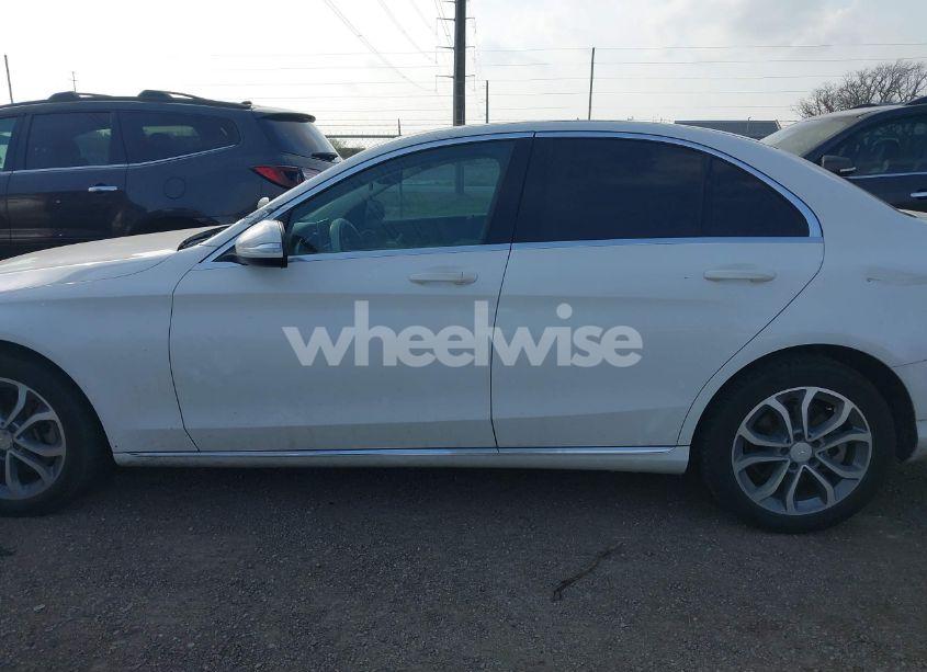 Photo 14 of 2015 Mercedes-benz C 300 4MATIC/LUXURY 4MATIC/SPORT 4MATIC (VIN 55SWF4KB9FU024790)