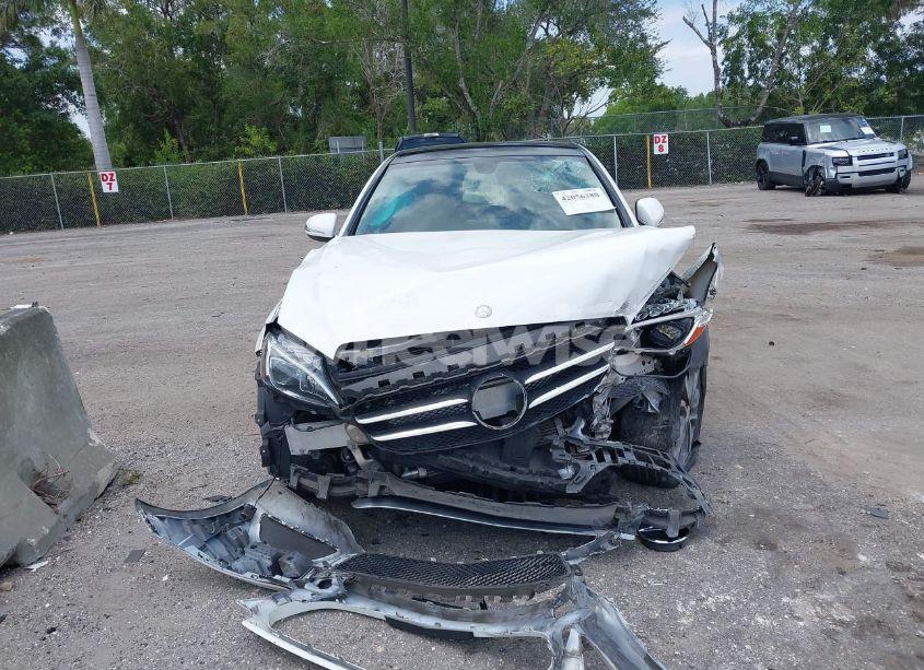 Photo 11 of 2015 Mercedes-benz C 300 4MATIC/LUXURY 4MATIC/SPORT 4MATIC (VIN 55SWF4KB9FU033439)