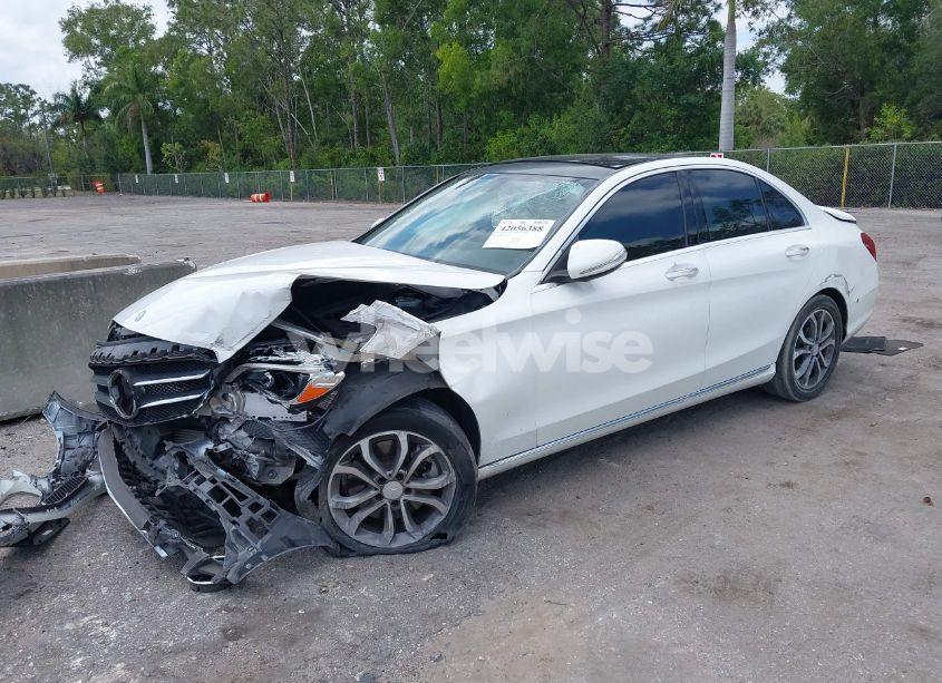 Photo 2 of 2015 Mercedes-benz C 300 4MATIC/LUXURY 4MATIC/SPORT 4MATIC (VIN 55SWF4KB9FU033439)