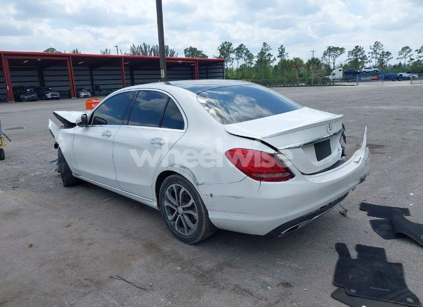 Photo 3 of 2015 Mercedes-benz C 300 4MATIC/LUXURY 4MATIC/SPORT 4MATIC (VIN 55SWF4KB9FU033439)