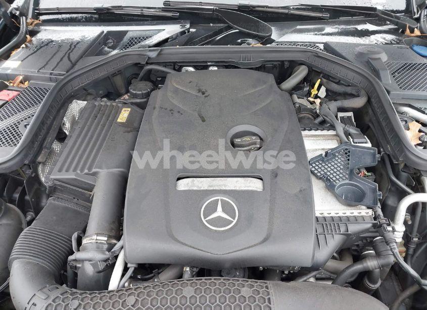 Photo 10 of 2015 Mercedes-benz C 300 4MATIC/LUXURY 4MATIC/SPORT 4MATIC (VIN 55SWF4KB9FU079627)