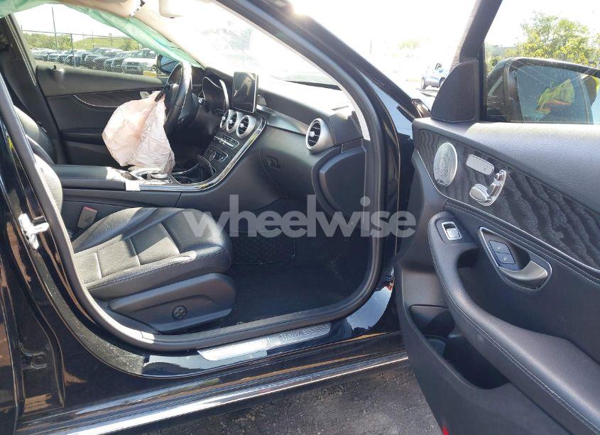 Photo 5 of 2015 Mercedes-benz C 300 4MATIC/LUXURY 4MATIC/SPORT 4MATIC (VIN 55SWF4KB9FU080101)