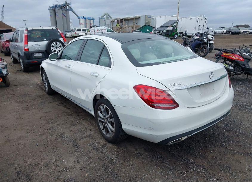 Photo 3 of 2015 Mercedes-benz C 300 4MATIC/LUXURY 4MATIC/SPORT 4MATIC (VIN 55SWF4KB9FU094676)
