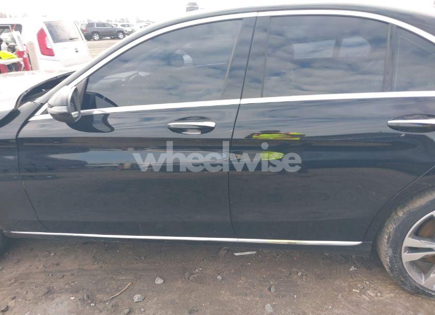 Photo 14 of 2016 Mercedes-benz C 300 4MATIC/LUXURY 4MATIC/SPORT 4MATIC (VIN 55SWF4KB9GU136524)