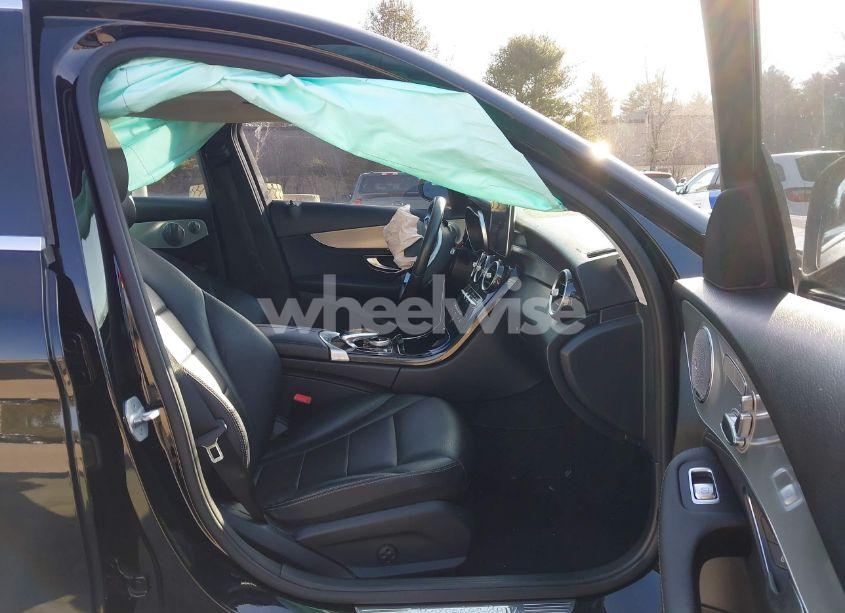 Photo 5 of 2016 Mercedes-benz C 300 4MATIC/LUXURY 4MATIC/SPORT 4MATIC (VIN 55SWF4KB9GU141545)