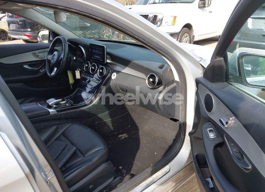 Photo 5 of 2015 Mercedes-benz C 300 4MATIC/LUXURY 4MATIC/SPORT 4MATIC (VIN 55SWF4KBXFU077028)