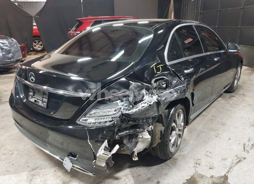 Photo 4 of 2017 Mercedes-benz C 300 4MATIC/LUXURY 4MATIC/SPORT 4MATIC (VIN 55SWF4KBXHU195387)