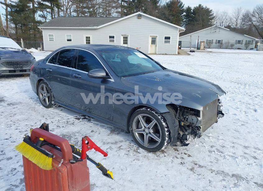2017 Mercedes-benz C 300 4MATIC/LUXURY 4MATIC/SPORT 4MATIC (VIN 55SWF4KBXHU204198) main photo