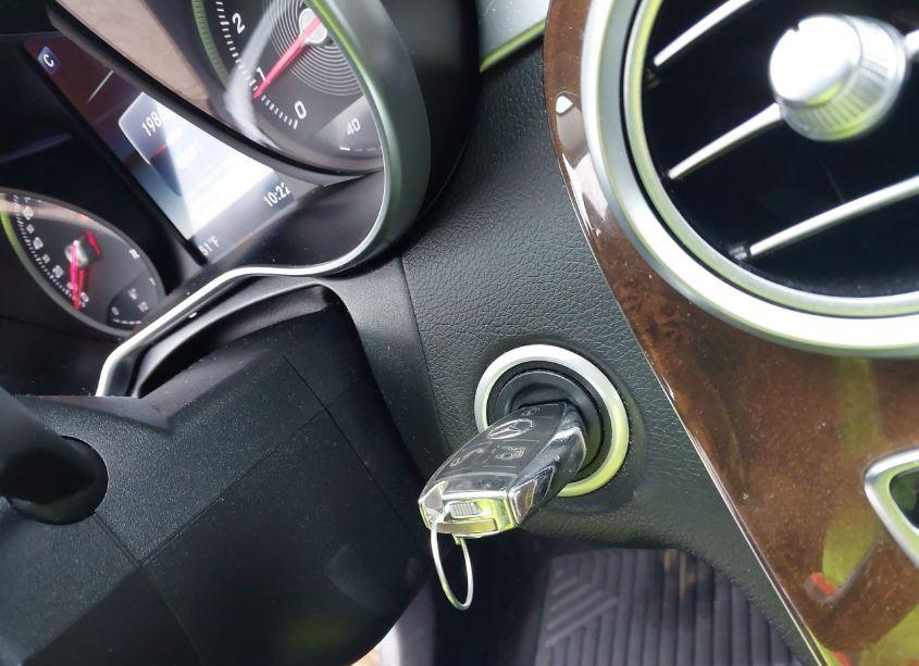 Photo 11 of 2017 Mercedes-benz C 300 4MATIC/LUXURY 4MATIC/SPORT 4MATIC (VIN 55SWF4KBXHU205495)