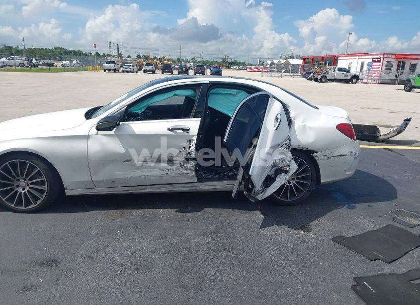 Photo 14 of 2015 Mercedes-benz C 400 4MATIC (VIN 55SWF6GBXFU015973)