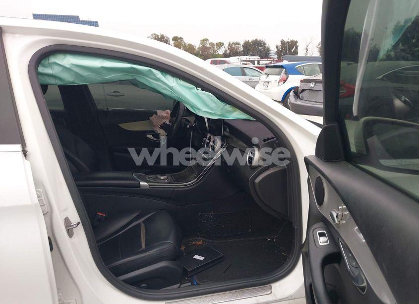 Photo 5 of 2019 Mercedes-benz C 300 (VIN 55SWF8DB0KU290584)