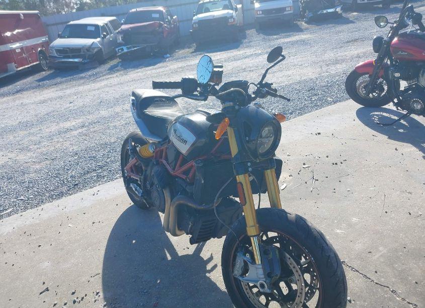 2022 Indian Motorcycle CO. FTR R CARBON (VIN 56KRZR257N3173718) main photo