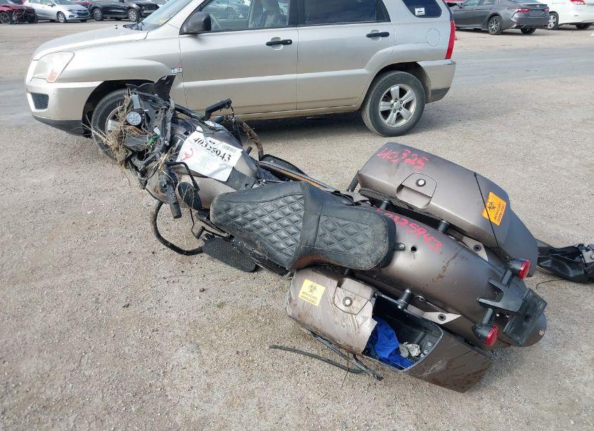 Photo 3 of 2019 Indian Motorcycle CO. CHIEFTAIN DARK HORSE (VIN 56KTCDAA4K3372889)