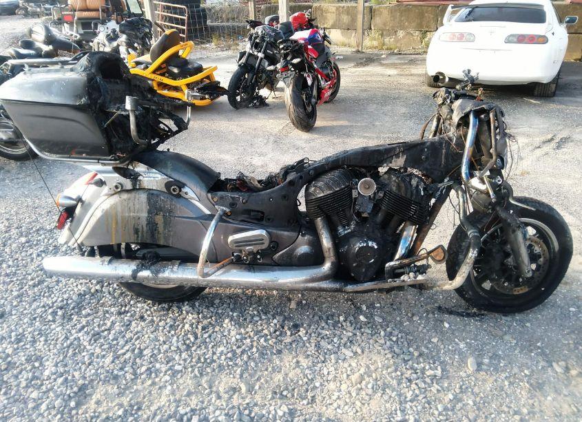 Photo 12 of 2016 Indian Motorcycle CO. ROADMASTER (VIN 56KTRAAA3G3337765)