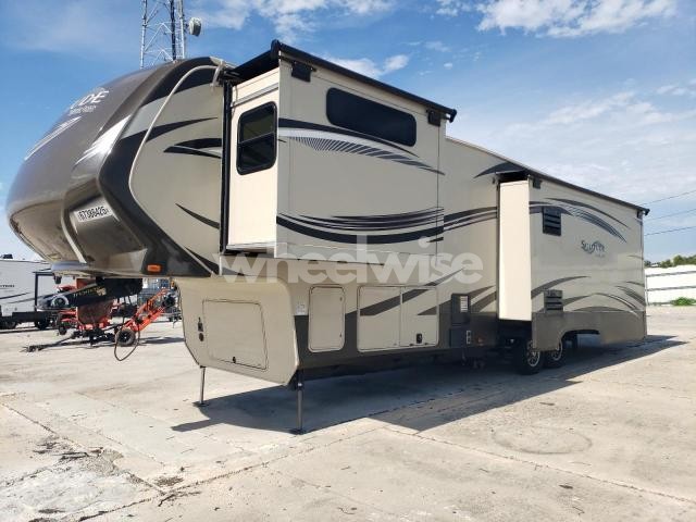 Photo 3 of 2014 GRAND DESIGN SOLITUDE 369RL (VIN 573FS382XE1100886)