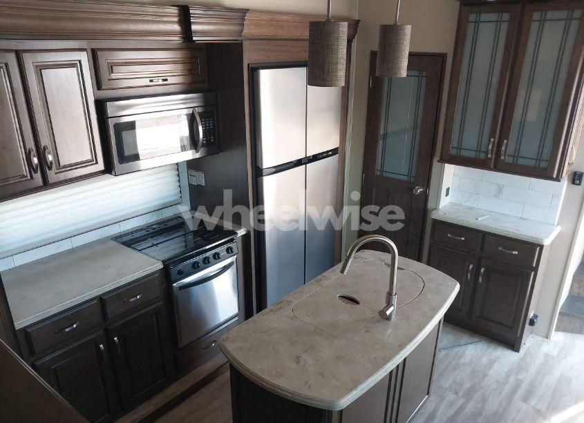 Photo 11 of 2018 Grand Design SOLITUDE 375RES (VIN 573FS4327J1108614)