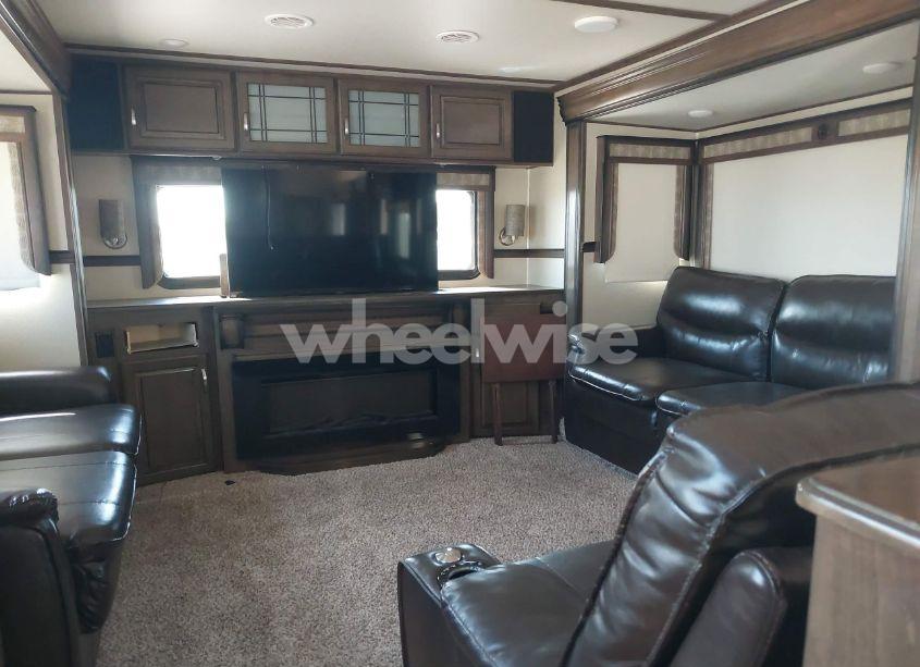 Photo 13 of 2018 Grand Design SOLITUDE 375RES (VIN 573FS4327J1108614)