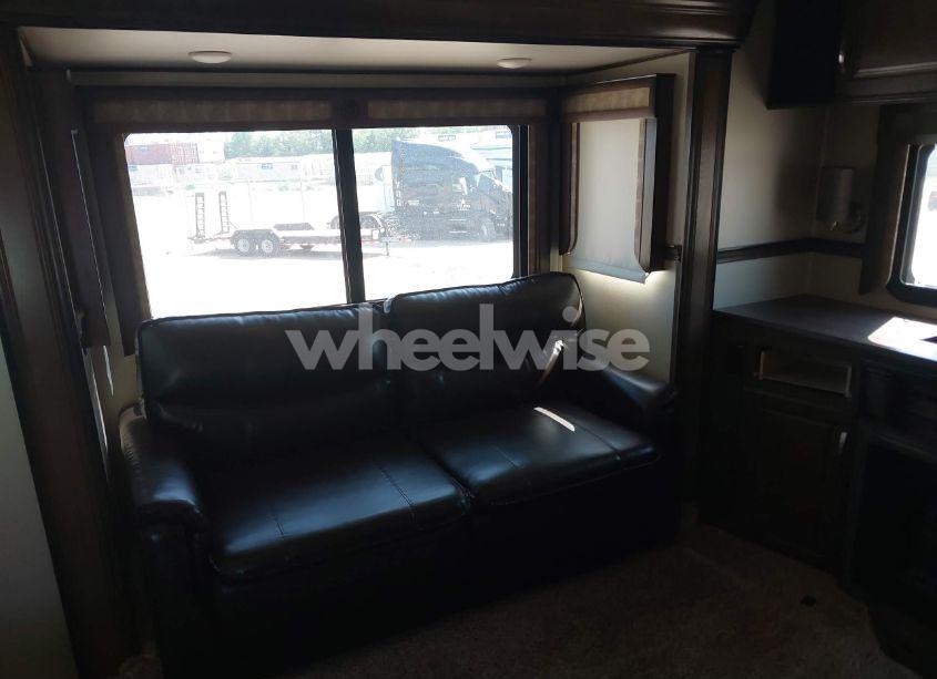 Photo 14 of 2018 Grand Design SOLITUDE 375RES (VIN 573FS4327J1108614)