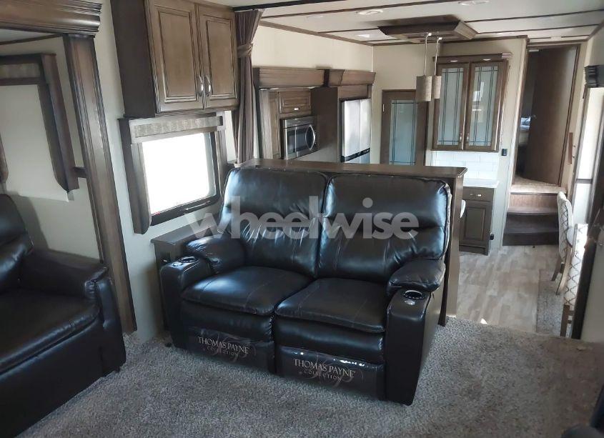 Photo 15 of 2018 Grand Design SOLITUDE 375RES (VIN 573FS4327J1108614)